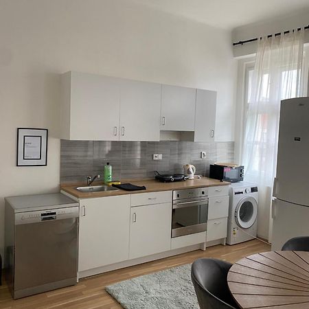 Roomy Apartment Close To Palmovka プラハ エクステリア 写真